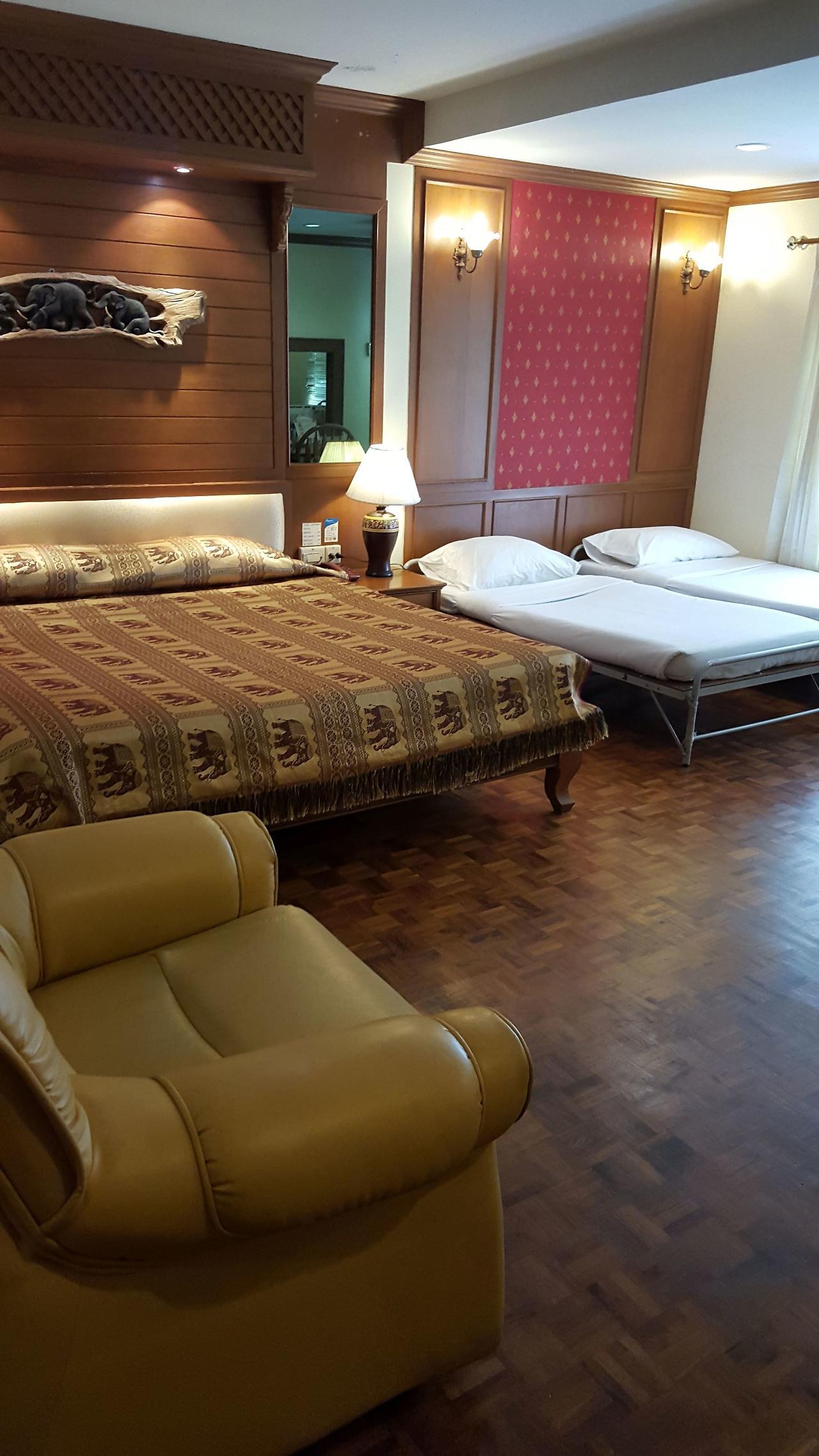 Royal Ivory Sukhumvit Nana Hotel Bangkok Exterior photo
