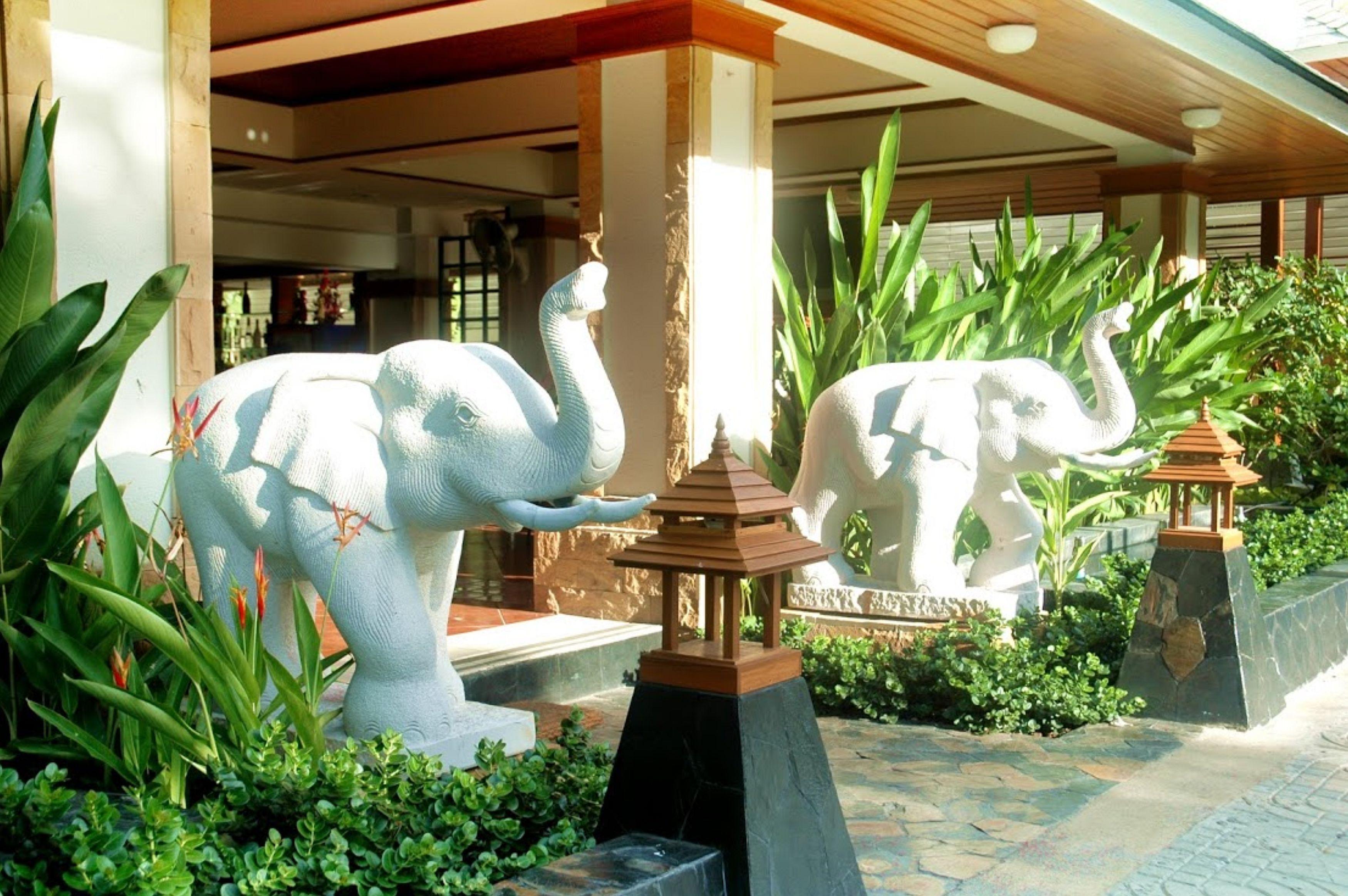 Royal Ivory Sukhumvit Nana Hotel Bangkok Exterior photo