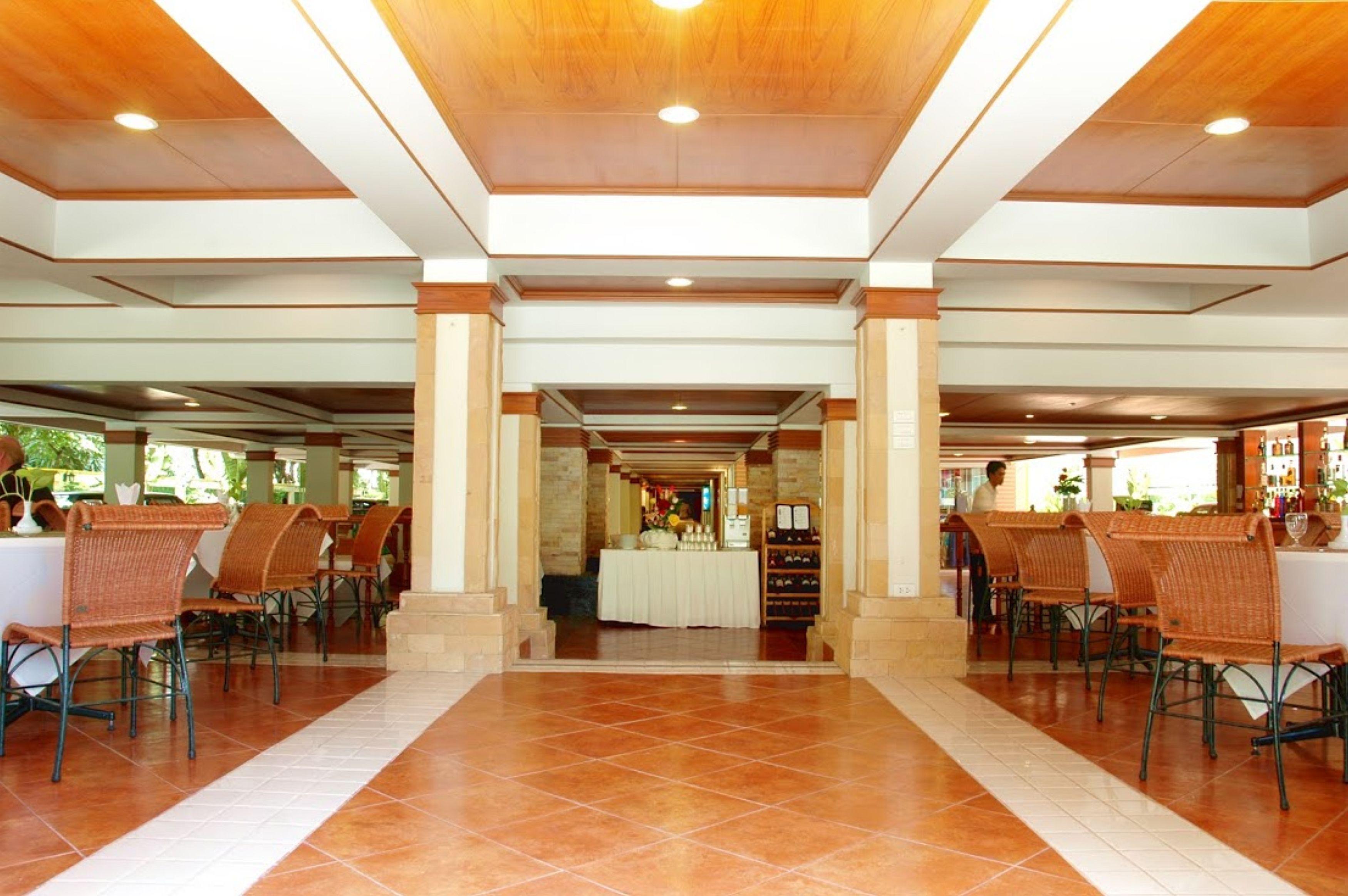Royal Ivory Sukhumvit Nana Hotel Bangkok Exterior photo
