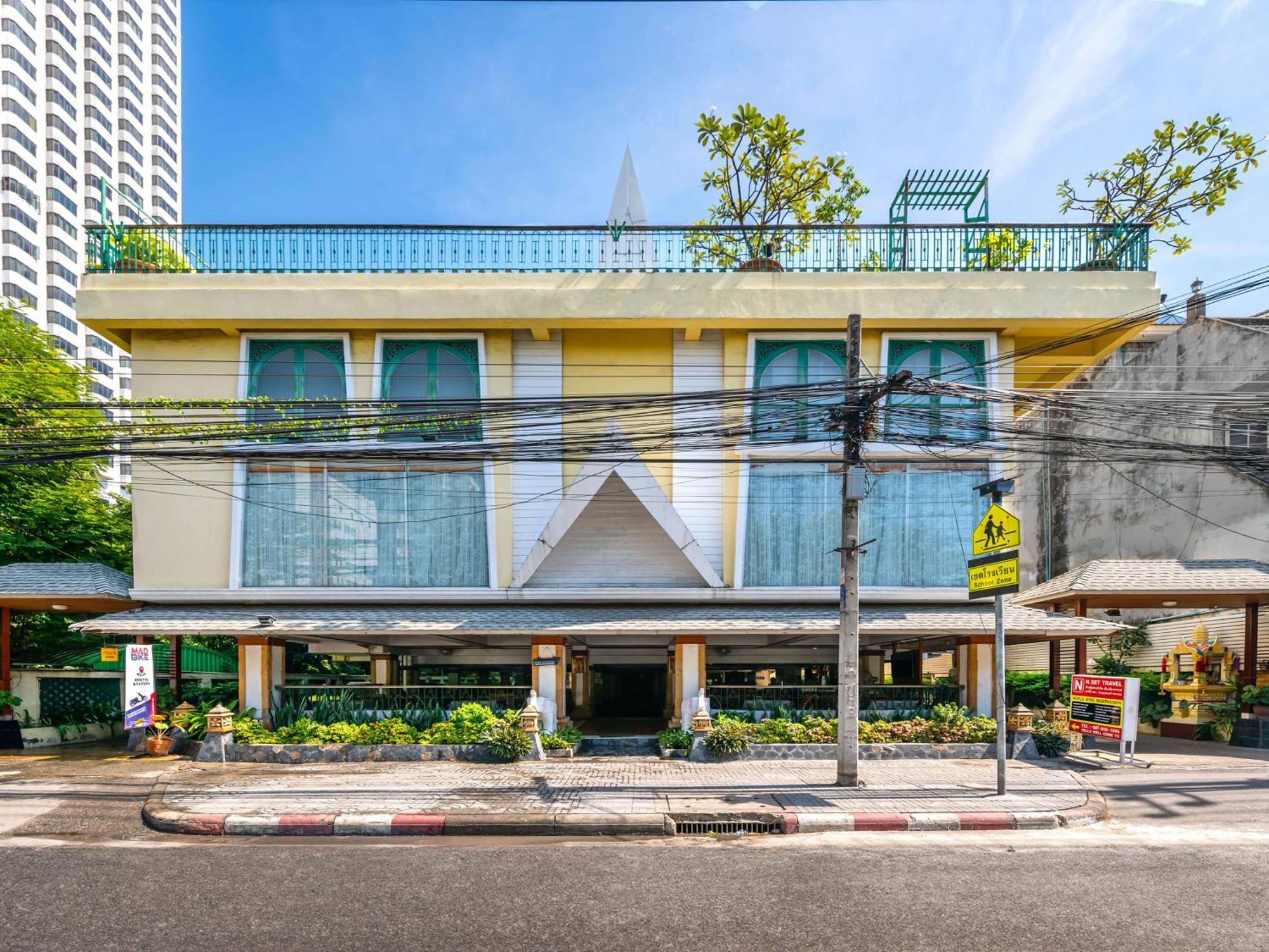 Royal Ivory Sukhumvit Nana Hotel Bangkok Exterior photo