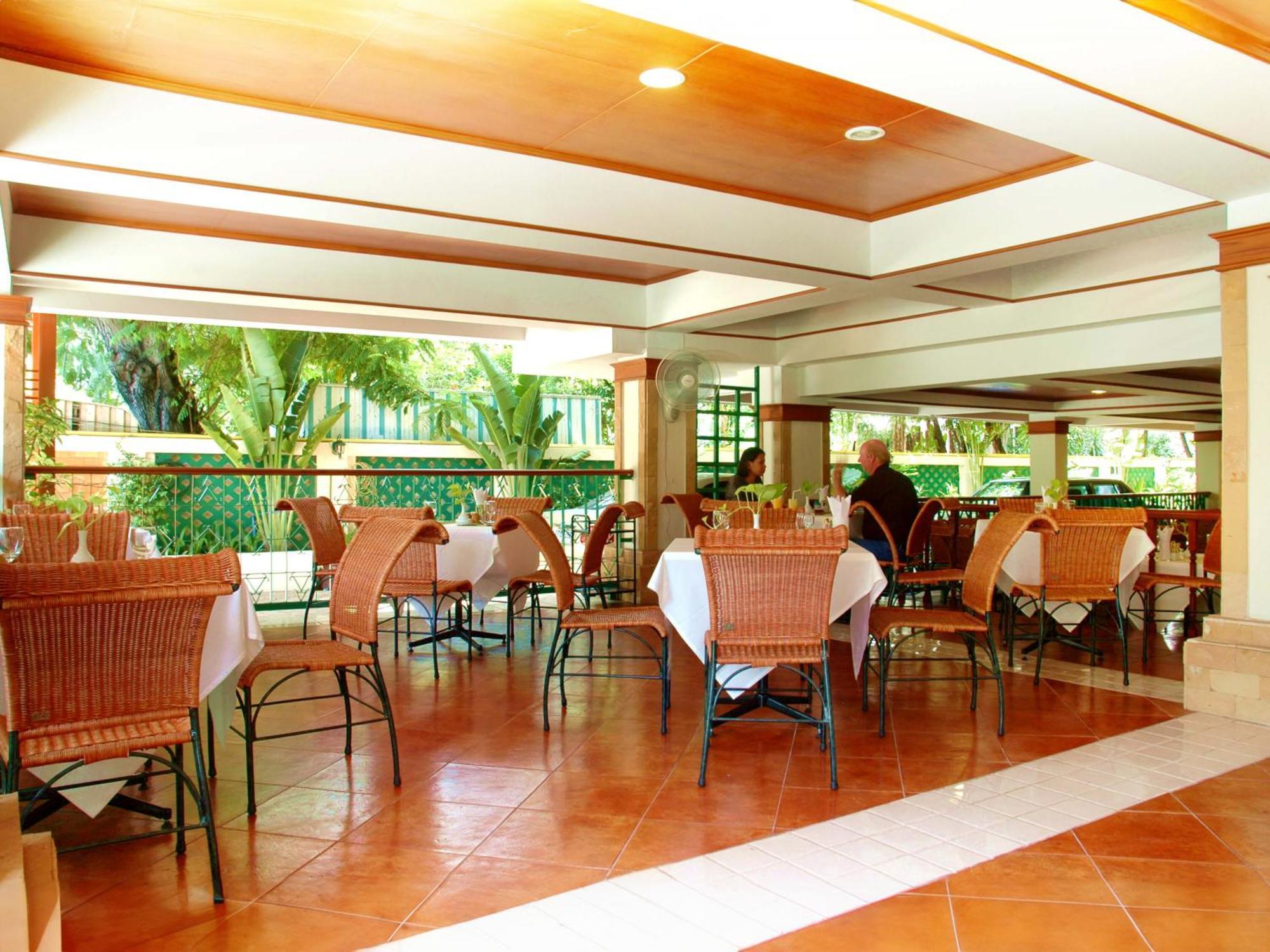 Royal Ivory Sukhumvit Nana Hotel Bangkok Exterior photo