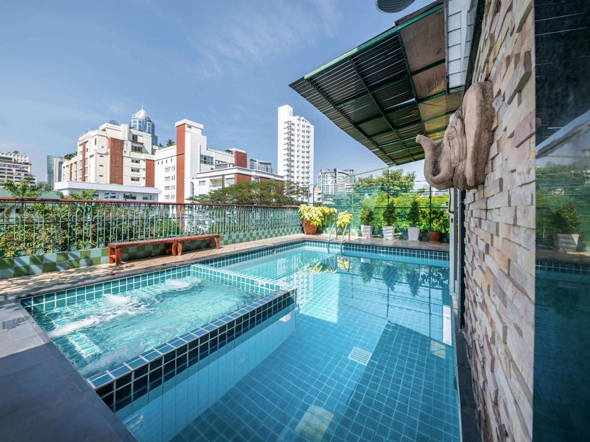 Royal Ivory Sukhumvit Nana Hotel Bangkok Exterior photo