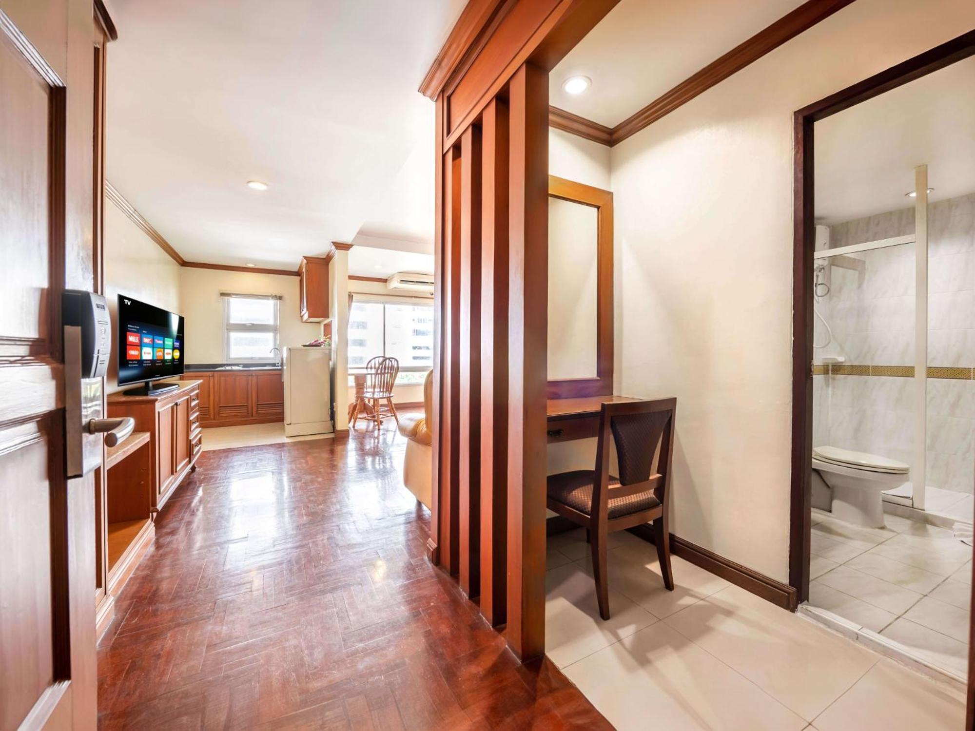 Royal Ivory Sukhumvit Nana Hotel Bangkok Exterior photo