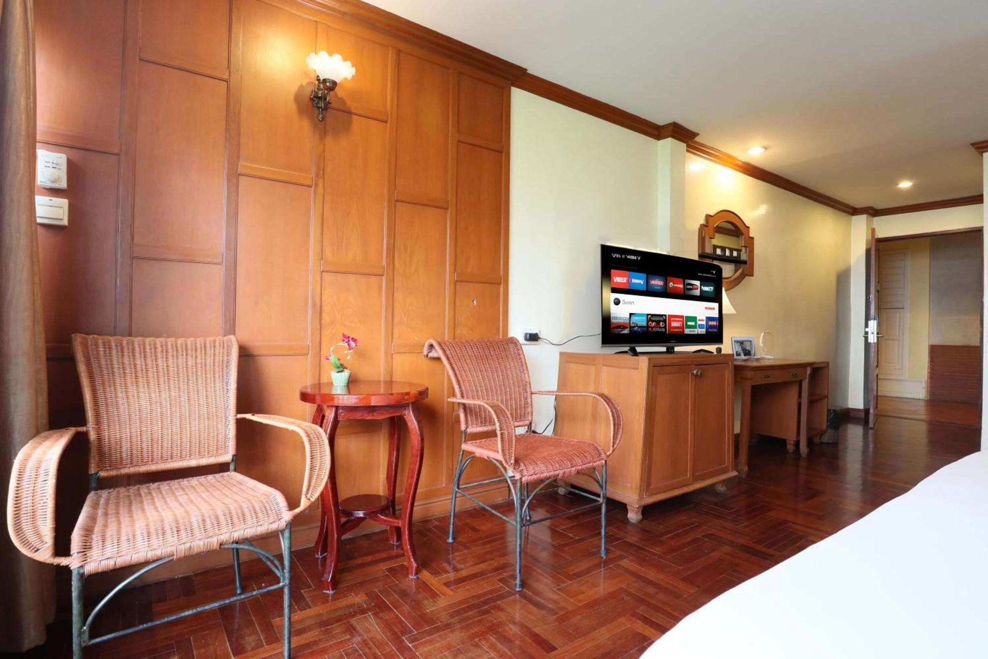 Royal Ivory Sukhumvit Nana Hotel Bangkok Exterior photo