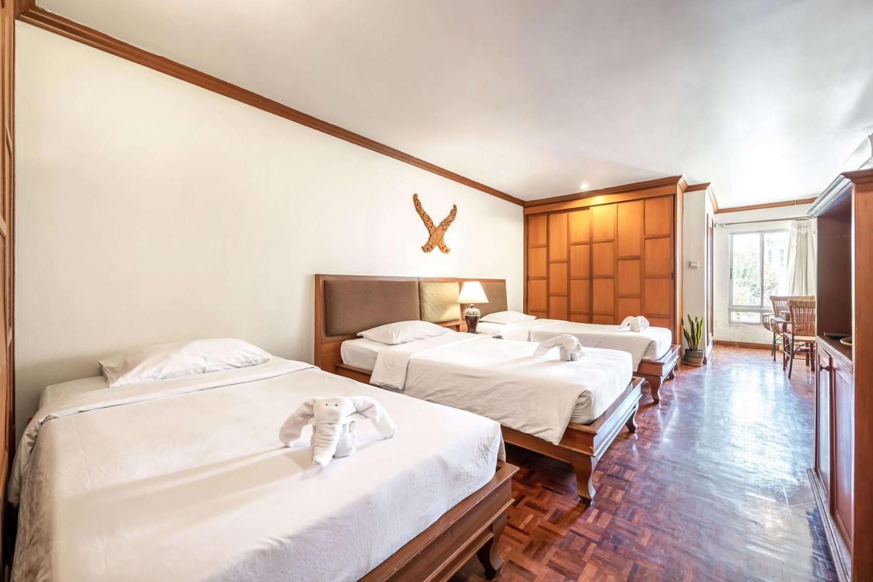 Royal Ivory Sukhumvit Nana Hotel Bangkok Exterior photo