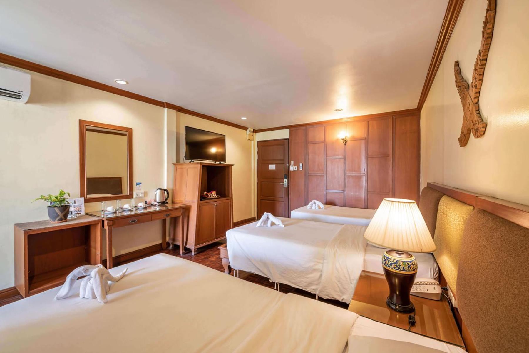 Royal Ivory Sukhumvit Nana Hotel Bangkok Exterior photo