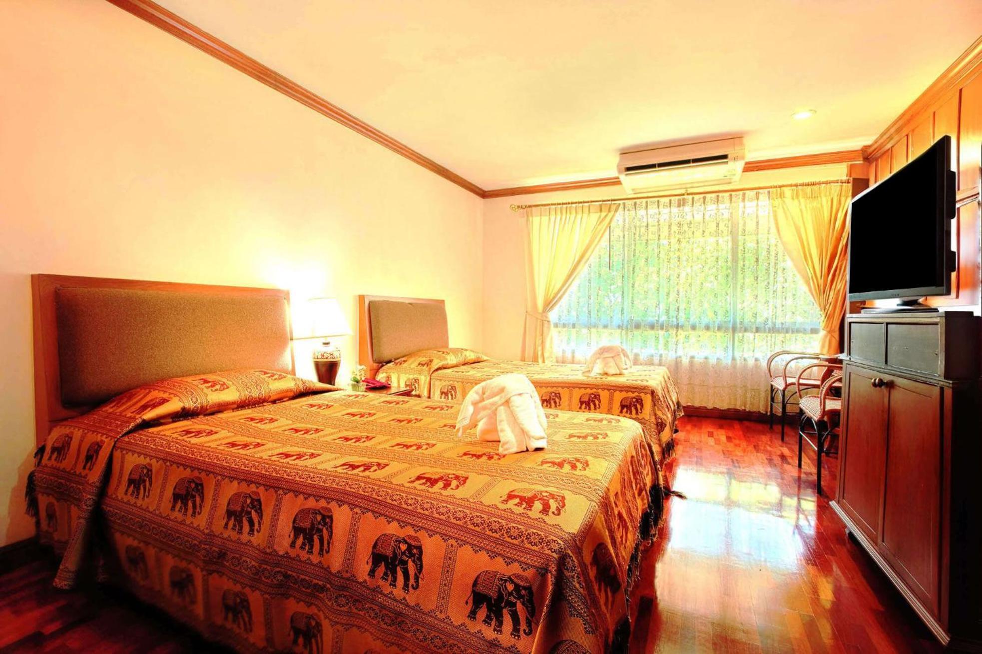 Royal Ivory Sukhumvit Nana Hotel Bangkok Exterior photo