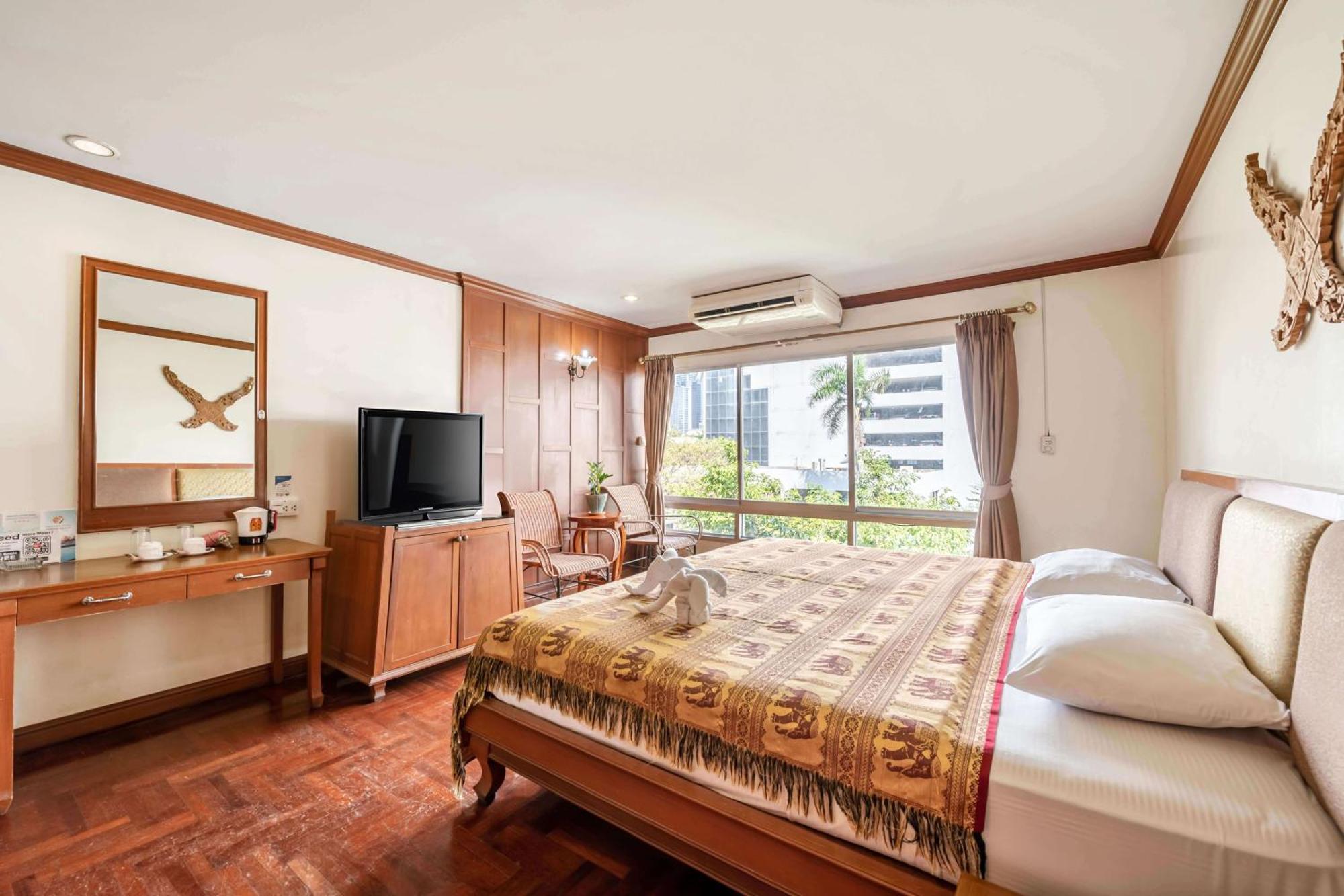 Royal Ivory Sukhumvit Nana Hotel Bangkok Exterior photo