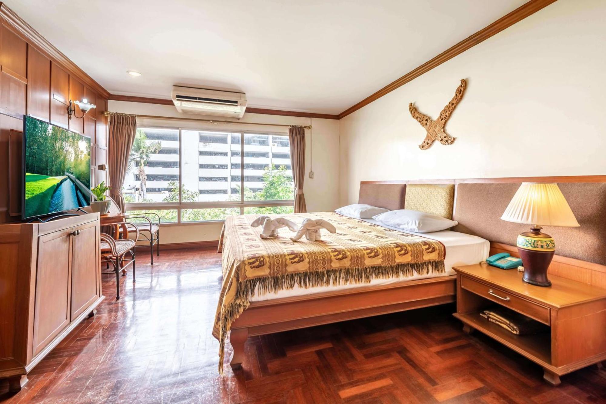 Royal Ivory Sukhumvit Nana Hotel Bangkok Exterior photo