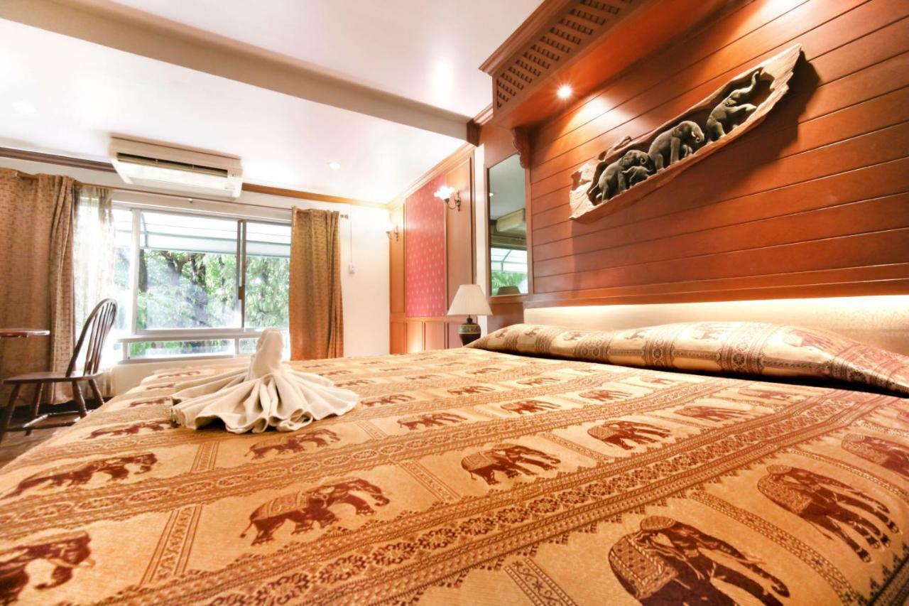 Royal Ivory Sukhumvit Nana Hotel Bangkok Exterior photo