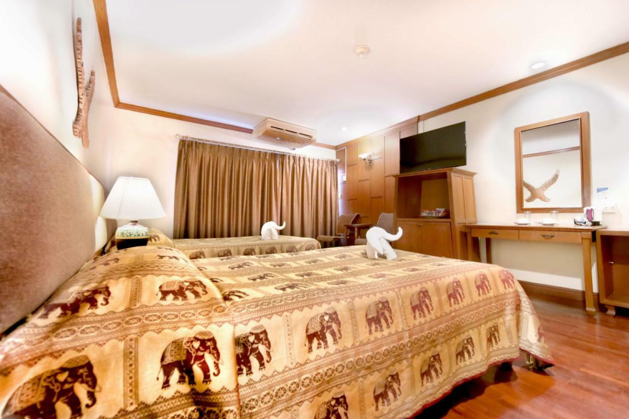 Royal Ivory Sukhumvit Nana Hotel Bangkok Exterior photo