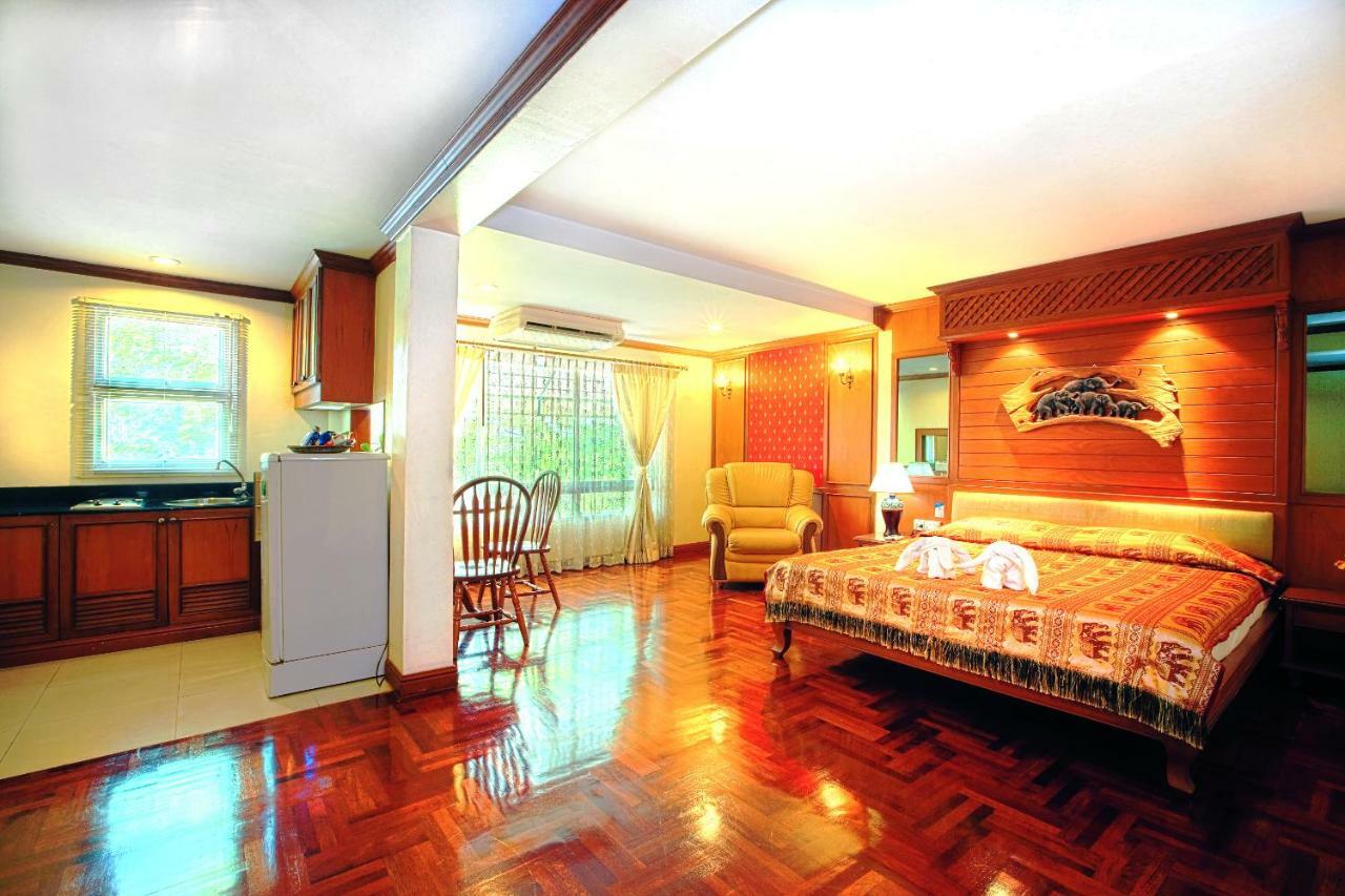 Royal Ivory Sukhumvit Nana Hotel Bangkok Exterior photo