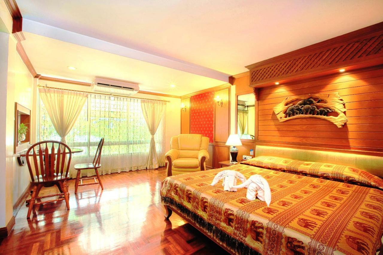 Royal Ivory Sukhumvit Nana Hotel Bangkok Exterior photo