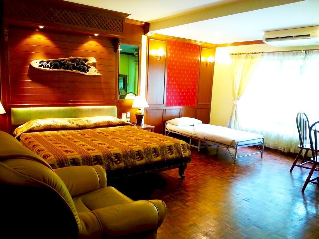 Royal Ivory Sukhumvit Nana Hotel Bangkok Exterior photo