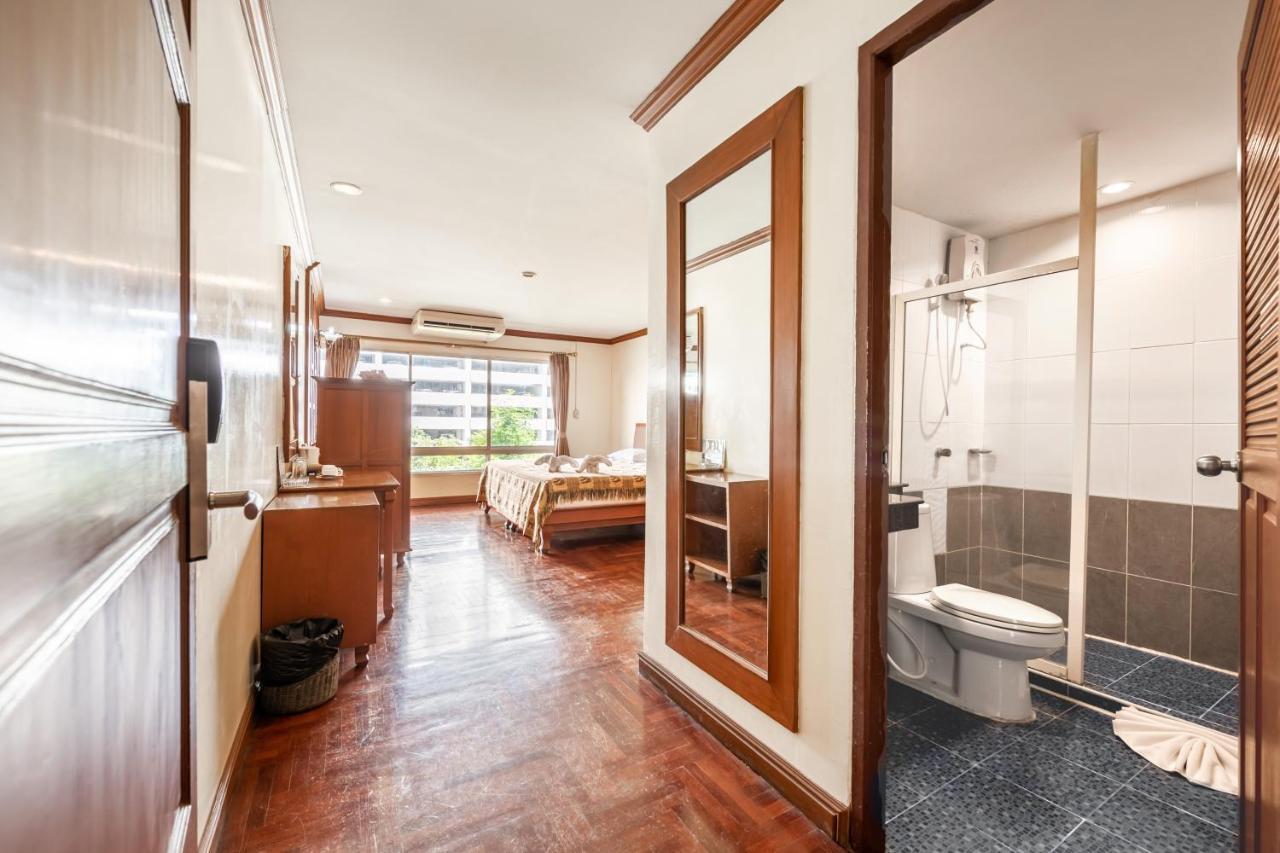 Royal Ivory Sukhumvit Nana Hotel Bangkok Exterior photo